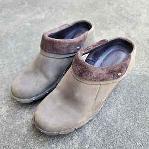 Merrell - Womens Slip On - SIZE 6